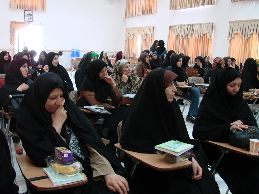 برگزاری مراسم دانش آموختگان رشته زبان انگلیسی سال های 1374-1371 4