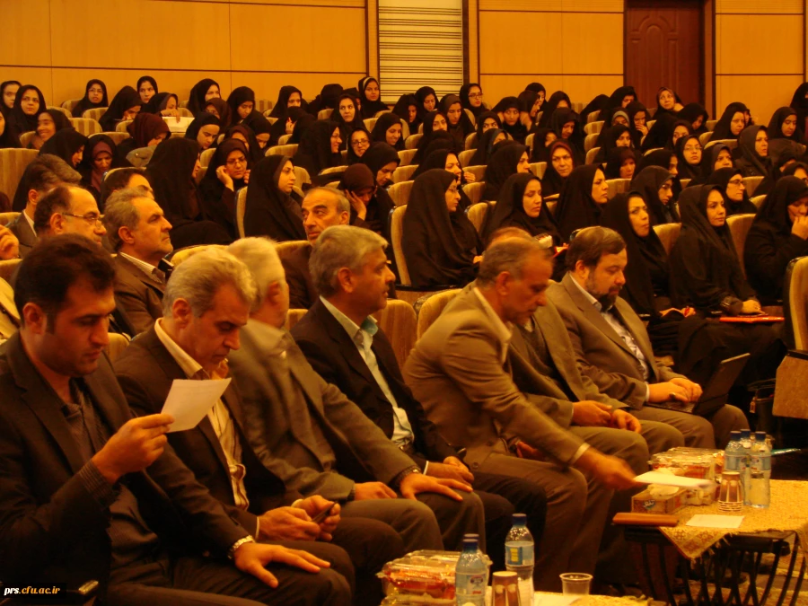 مراسم گرامیداشت هفته پژوهش سه شنبه مورخ 25/9/93 با تلاش پردیس های استانی سمنان و اداره کل آموزش و پرورش استان با برگزار گردید 3