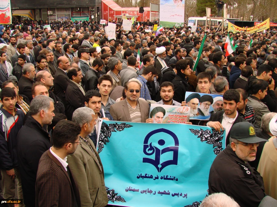 حضور کارکنان و دانشجو معلمان پردیس شهید رجایی در راهمپیمایی 22 بهمن 3