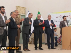 استاندار سمنان در مراسم بزرگداشت مقام معلم:
اولین انگیزه معلمی عشق است اگر انسان عاشق دانش آموزان نباشد موفق نخواهد بود و این روحیه موفق آمیزی خواهد بود
 2