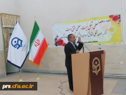 استاندار سمنان در مراسم بزرگداشت مقام معلم:
اولین انگیزه معلمی عشق است اگر انسان عاشق دانش آموزان نباشد موفق نخواهد بود و این روحیه موفق آمیزی خواهد بود
 5