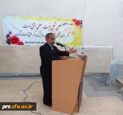 استاندار سمنان در مراسم بزرگداشت مقام معلم:
اولین انگیزه معلمی عشق است اگر انسان عاشق دانش آموزان نباشد موفق نخواهد بود و این روحیه موفق آمیزی خواهد بود
 2