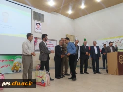 استاندار سمنان در مراسم بزرگداشت مقام معلم:
اولین انگیزه معلمی عشق است اگر انسان عاشق دانش آموزان نباشد موفق نخواهد بود و این روحیه موفق آمیزی خواهد بود
 5