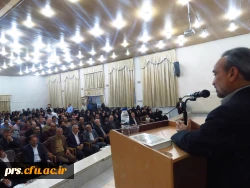 استاندار سمنان در مراسم بزرگداشت مقام معلم:
اولین انگیزه معلمی عشق است اگر انسان عاشق دانش آموزان نباشد موفق نخواهد بود و این روحیه موفق آمیزی خواهد بود 2