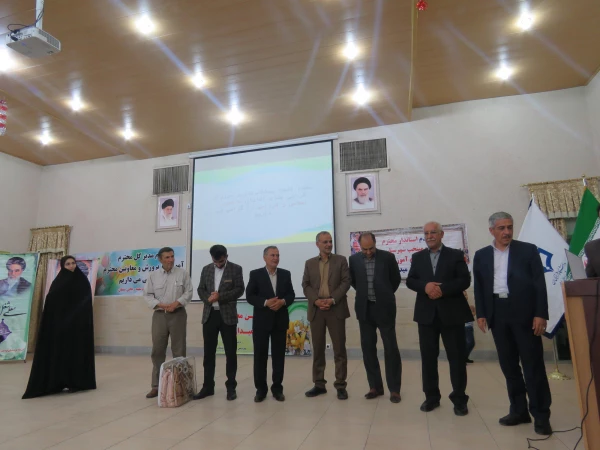 استاندار سمنان در مراسم بزرگداشت مقام معلم:
اولین انگیزه معلمی عشق است اگر انسان عاشق دانش آموزان نباشد موفق نخواهد بود و این روحیه موفق آمیزی خواهد بود 3