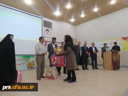 استاندار سمنان در مراسم بزرگداشت مقام معلم:
اولین انگیزه معلمی عشق است اگر انسان عاشق دانش آموزان نباشد موفق نخواهد بود و این روحیه موفق آمیزی خواهد بود 3