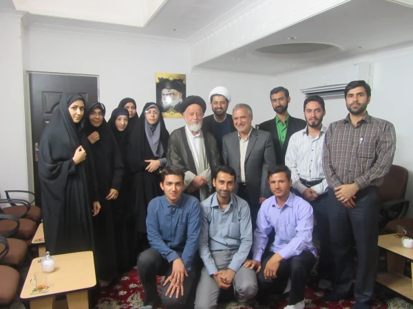 دیدار سرپرست مدیریت استانی،مسئول نهاد نمایندگی ،کارکنان و تعدادی از دانشجویان با نماینده ولی فقیه در استان 2