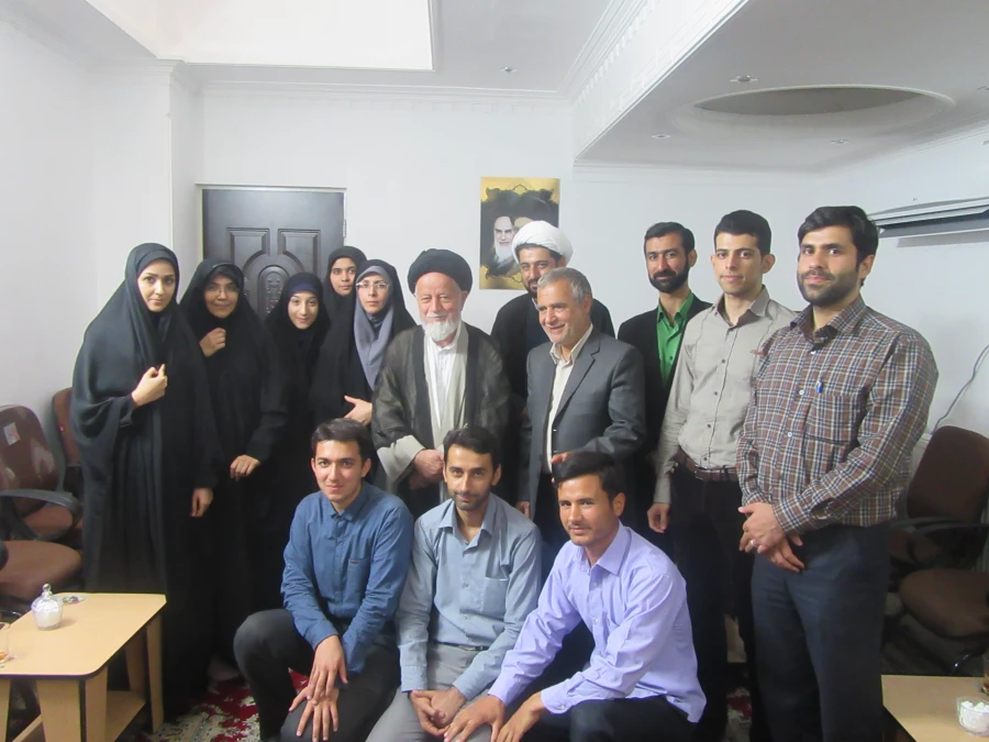 دیدار سرپرست مدیریت استانی،مسئول نهاد نمایندگی ،کارکنان و تعدادی از دانشجویان با نماینده ولی فقیه در استان 3