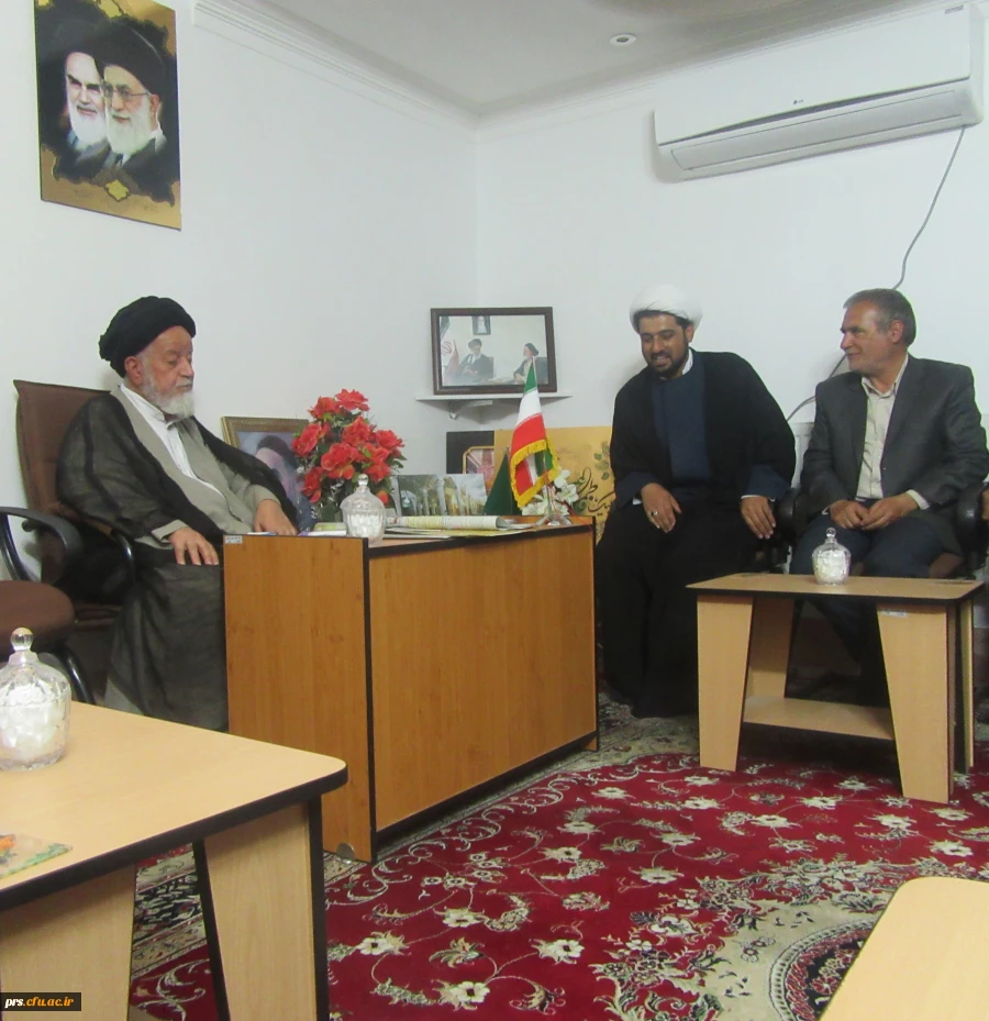 دیدار سرپرست مدیریت استانی،مسئول نهاد نمایندگی ،کارکنان و تعدادی از دانشجویان با نماینده ولی فقیه در استان 4