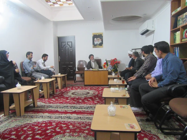 دیدار سرپرست مدیریت استانی،مسئول نهاد نمایندگی ،کارکنان و تعدادی از دانشجویان با نماینده ولی فقیه در استان 5