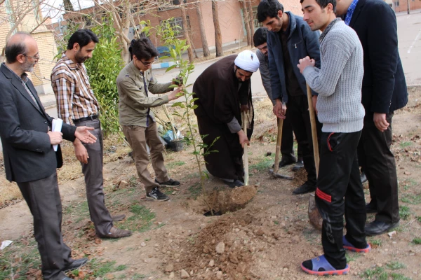 کانون سلامت و روز درختکاری در پردیس شهیدرجایی  3