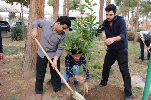 کانون سلامت و روز درختکاری در پردیس شهیدرجایی  6