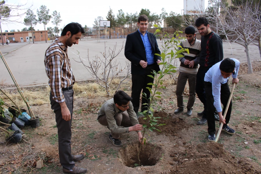 کانون سلامت و روز درختکاری در پردیس شهیدرجایی  9