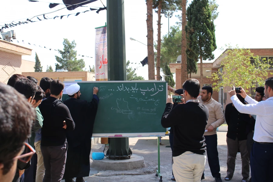 برگزاری تریبون آزاد (بسیج دانشجویی پردیس شهیدرجایی) 2