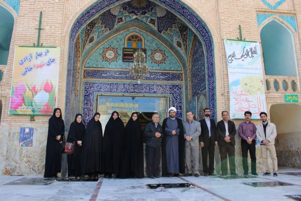 عطر افشانی مزار شهدا 2