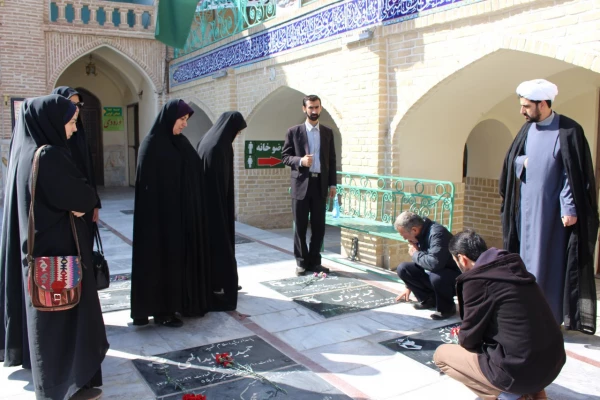 عطر افشانی مزار شهدا 3