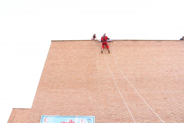 مانور پناه گیری و خروج اضطراری در هنگام زلزله 3