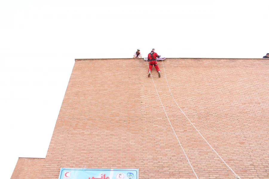 مانور پناه گیری و خروج اضطراری در هنگام زلزله 3