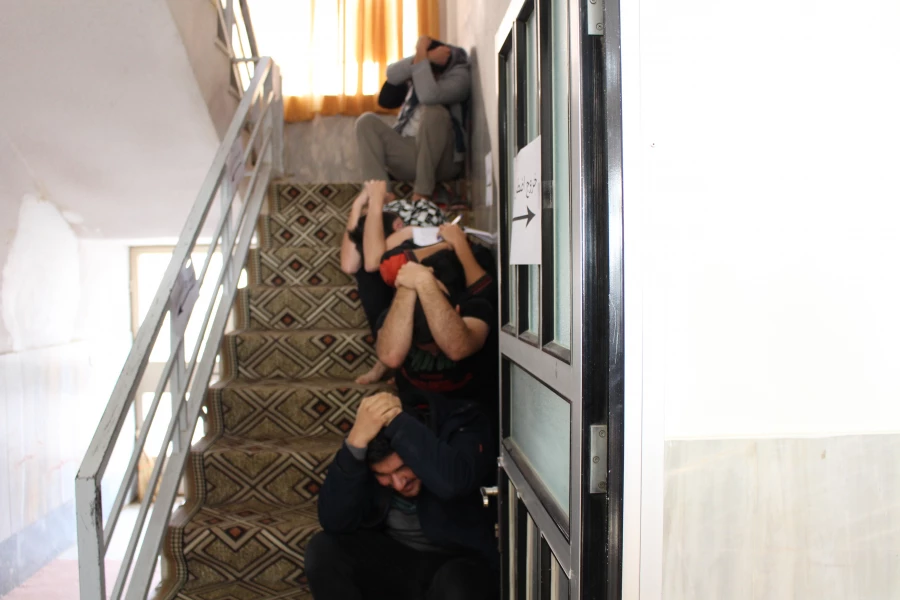 مانور پناه گیری و خروج اضطراری در هنگام زلزله 6