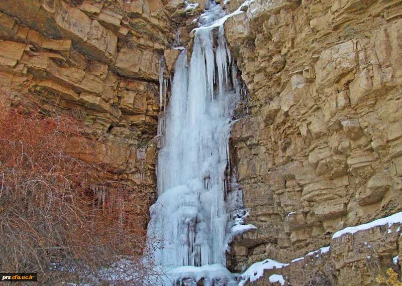 آبشار و قندیل یخی آوستا