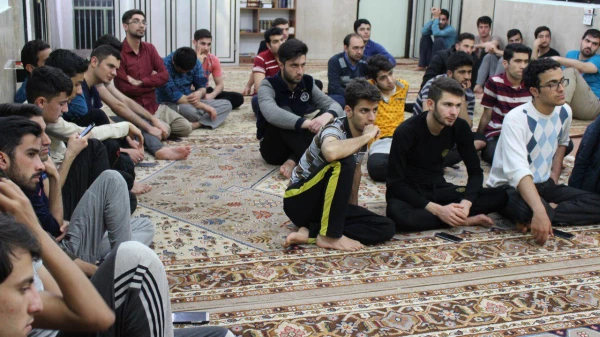 نشست صمیمی استاد مهران نصیری با دانشجویان و موضوع اقتصاد مقاومتی 12 اسفند ماه