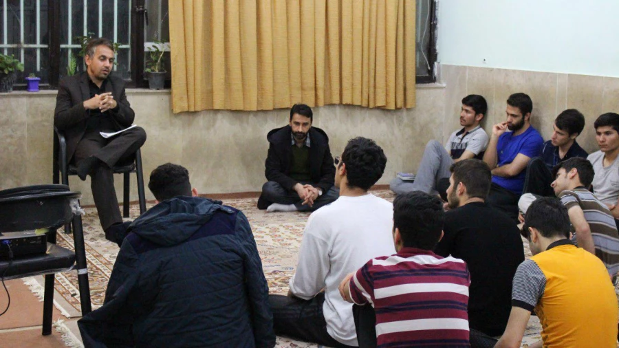 نشست صمیمی استاد مهران نصیری با دانشجویان و موضوع اقتصاد مقاومتی 12 اسفند ماه