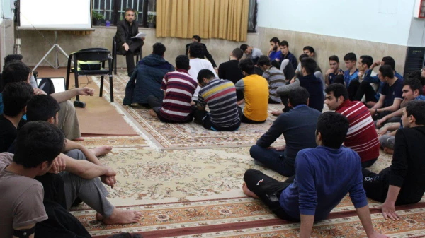 نشست صمیمی استاد مهران نصیری با دانشجویان و موضوع اقتصاد مقاومتی 12 اسفند ماه