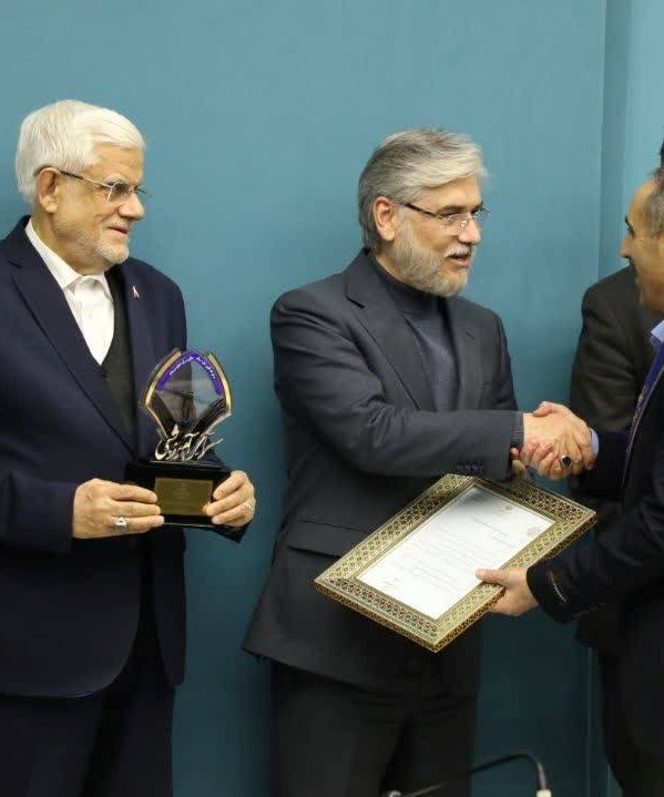 تجلیل از استاد دانشگاه فرهنگیان در مراسم سرآمدان آموزشی کشور